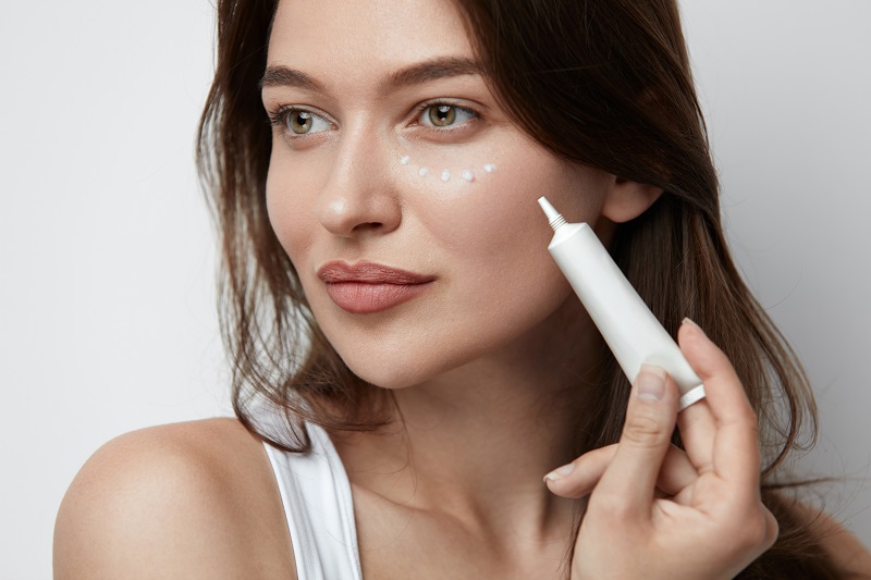 Eye cream reduces visible signs of aging