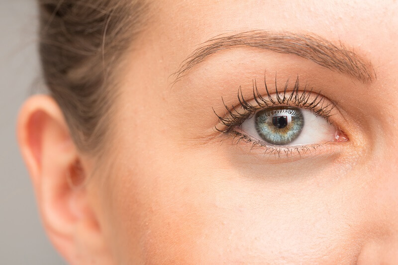 Microneedling Under Eyes: How It Hides Dark Circles